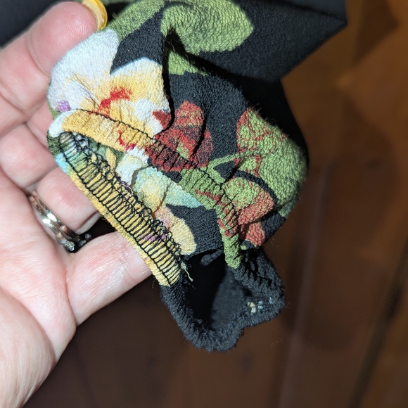 Fashion‎ Nova Black Floral Wrap Blouse - Picture 5 of 13